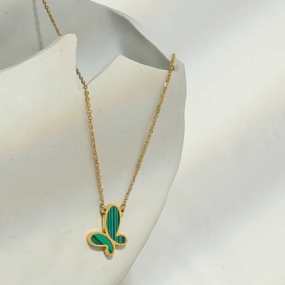 💚Gold plated butterfly necklace - Picture 2 of 5